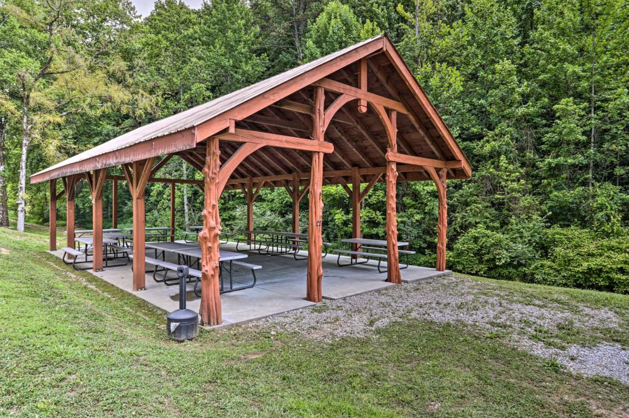 Pigeon Forge Getaway With Covered Patio And Hot Tub! Ngoại thất bức ảnh